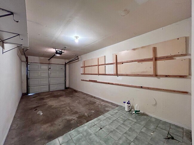 Building Photo - 1900 Gracy Farms Ln