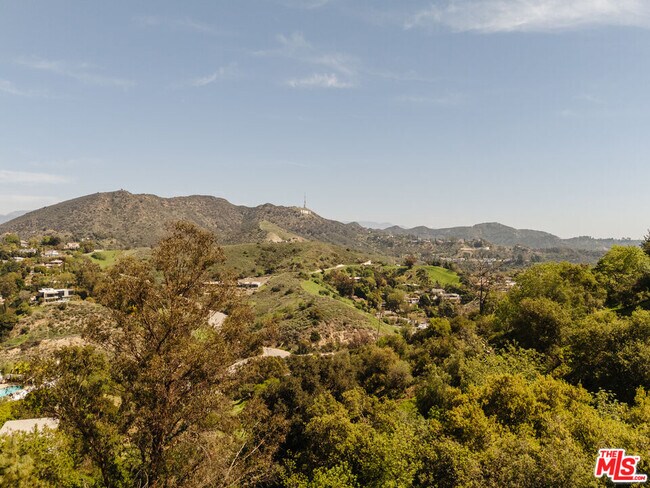 Building Photo - 6894 Pacific View Dr