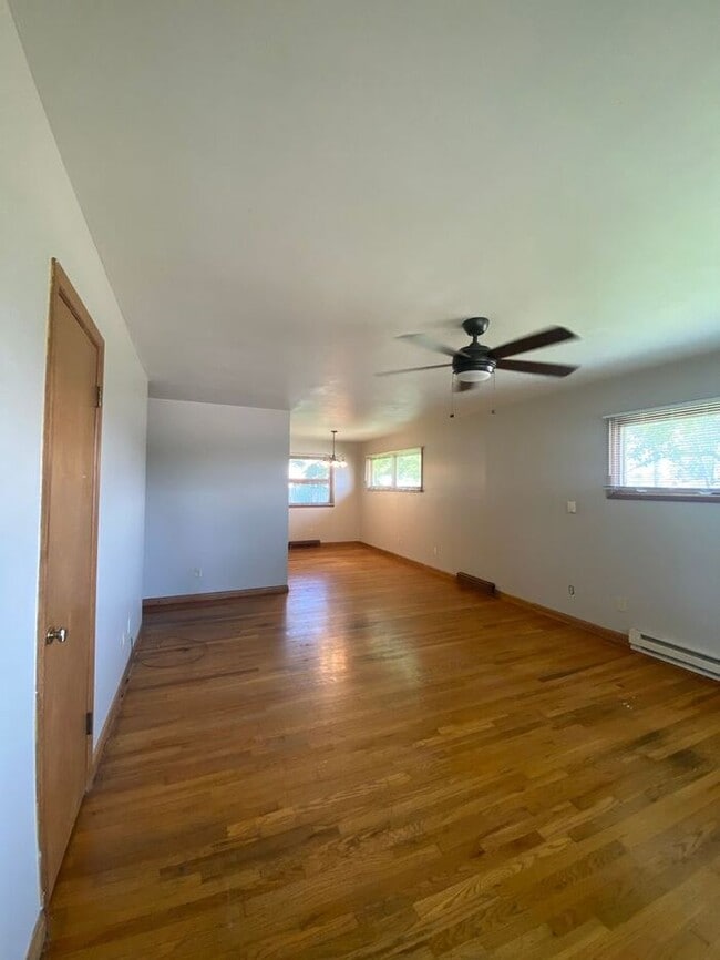 Building Photo - $1,600 | 3 Bedroom, 1 Bathroom House | No ...