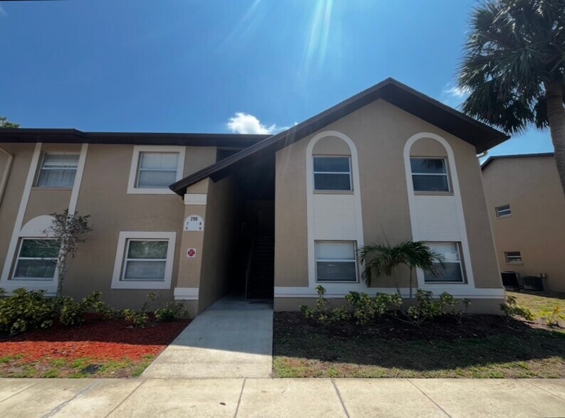 Building Photo - 290 Spring Dr