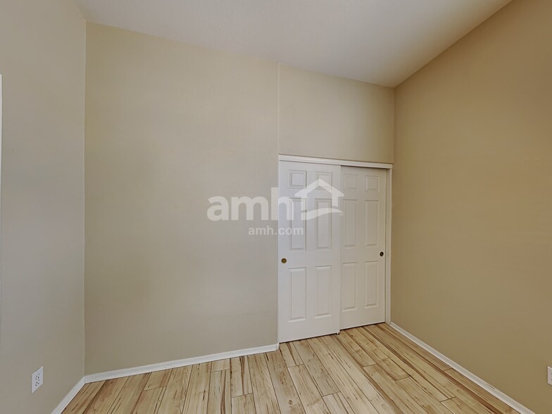 Building Photo - 15843 N 135th Dr
