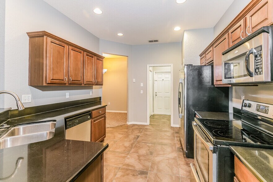 Building Photo - 7012 Brenton Manor Ln