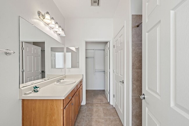 Building Photo - 3 Bedroom Home Located in Sycamore Park