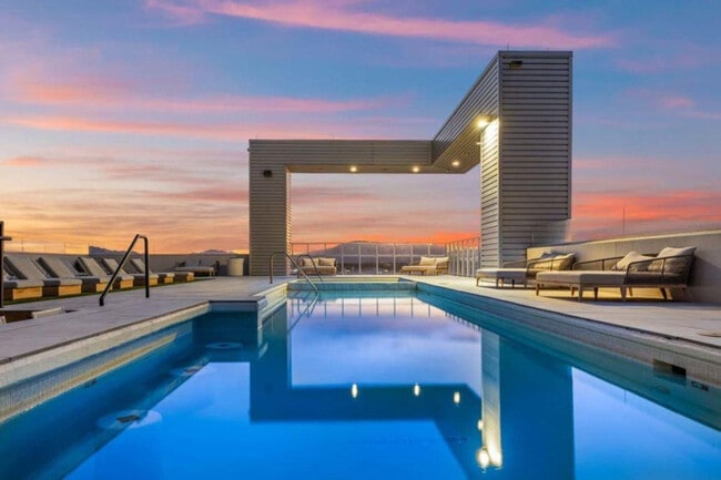 Building Photo - 1031 N Park Ave