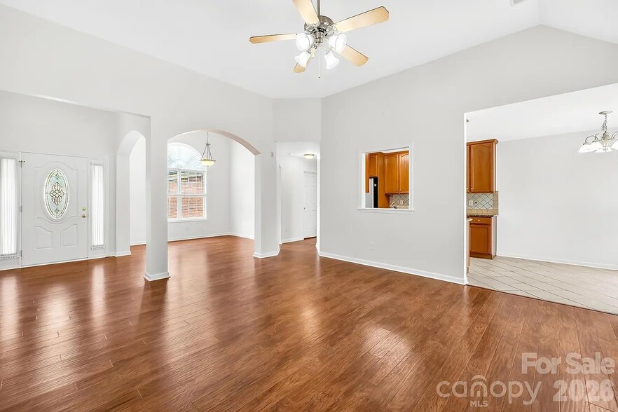 Building Photo - 328 River Birch Cir