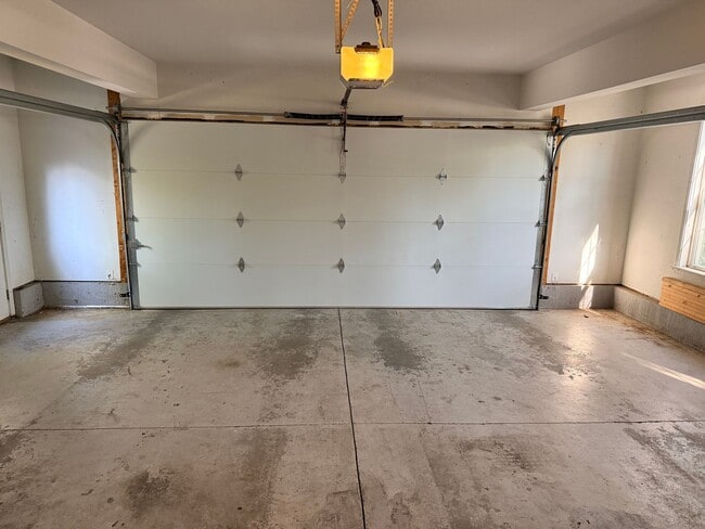 Building Photo - Spacious 4 Bed 2.5 Bath In Lexington!