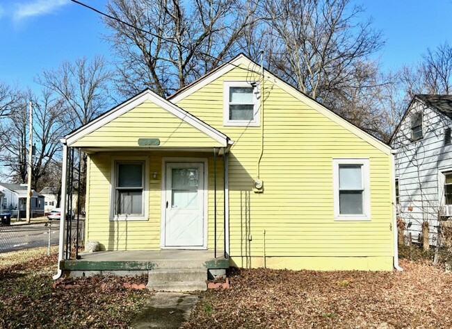 Primary Photo - Updated 2BR home in the Hazelwood neighbor...