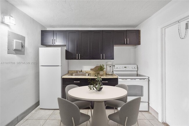 Building Photo - 332 SW 3rd St