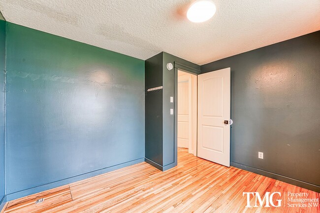 Building Photo - Classic Ranch Style home with 2 Bed 1.5 Bath and Large Backyard!