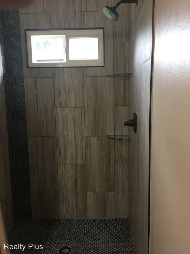 Building Photo - 129 Old Mill Ave