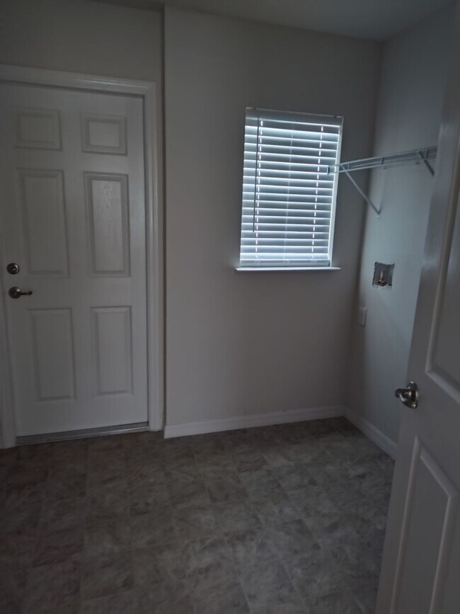 Building Photo - 3BR/2BA Home in Marion Oaks – Spacious Lot...
