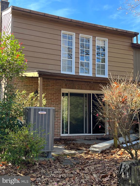 Building Photo - 70 Winged Foot Dr