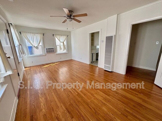 Primary Photo - 2813 Rowena Ave