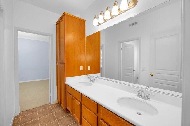 Building Photo - 16826 Pembrook Ln