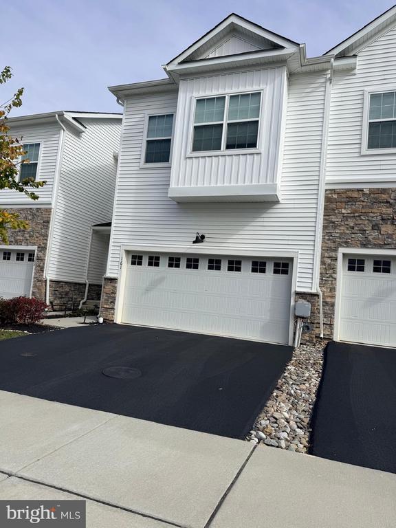 Building Photo - 161 Livingston Ln