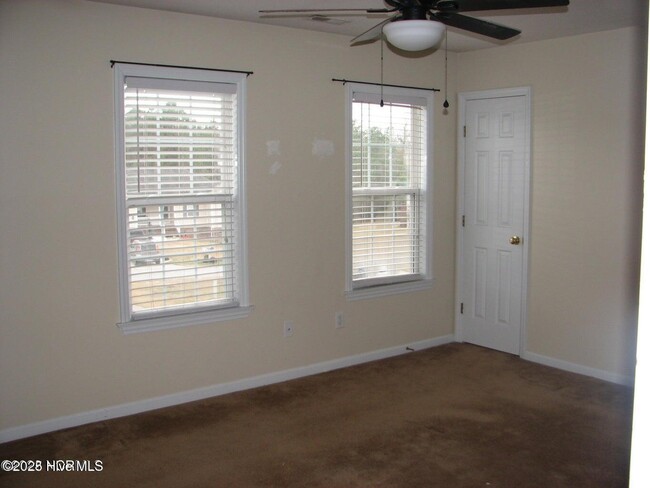 Building Photo - 102 White Stone Ct