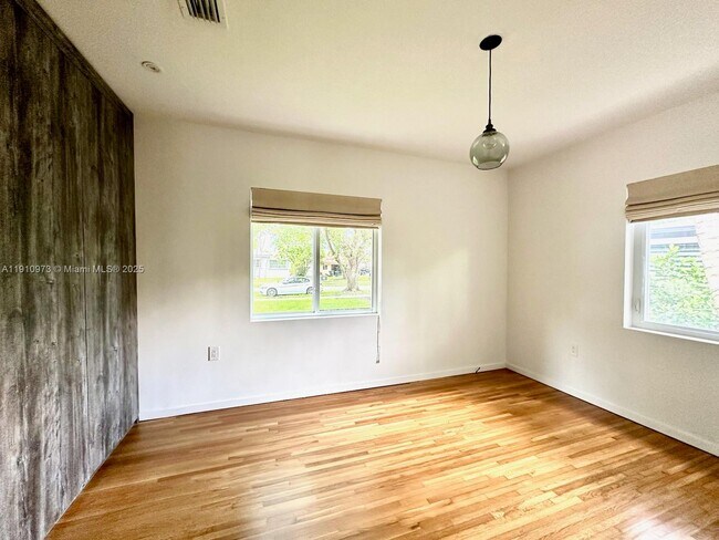 Building Photo - 630 Cardinal St