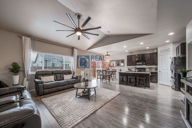 Building Photo - 1033 Traildust Dr