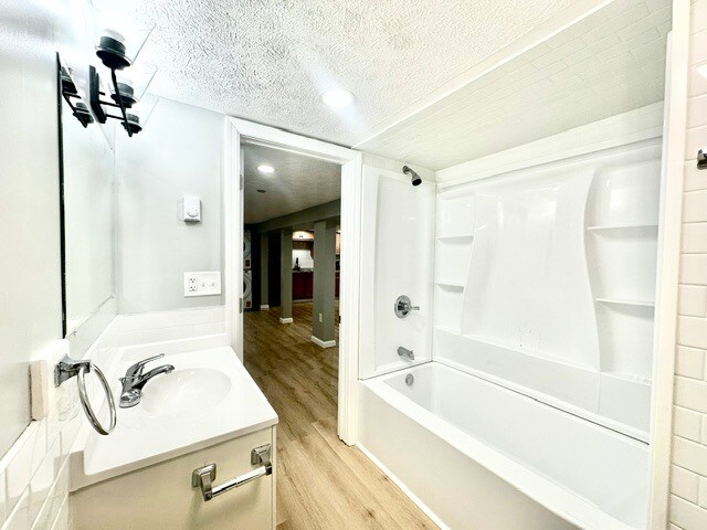 Full Bath - 133 N Main St