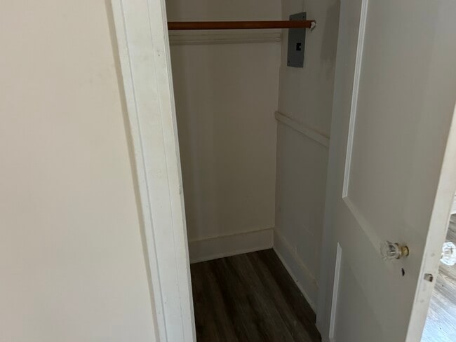 Closet - 940 Broad St