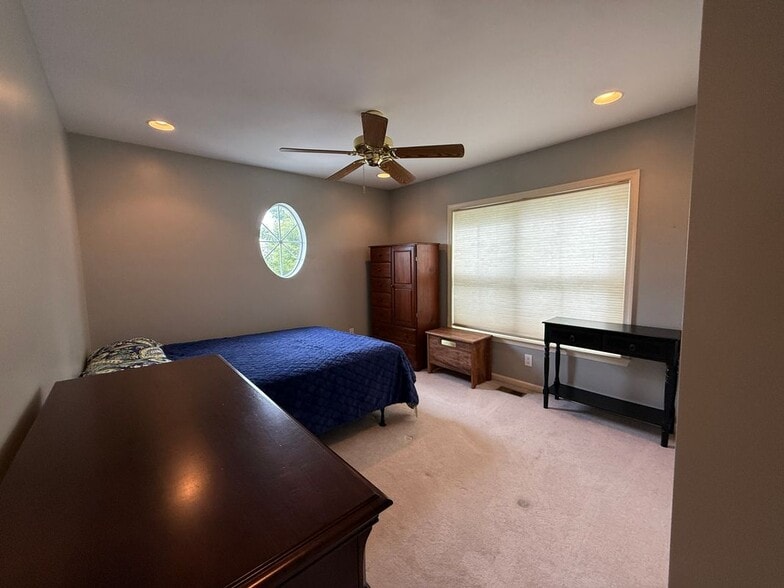 Building Photo - 240 Honey Hollow Ln