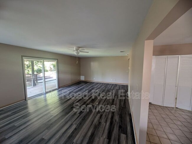 Building Photo - 8881 Davidgate Dr