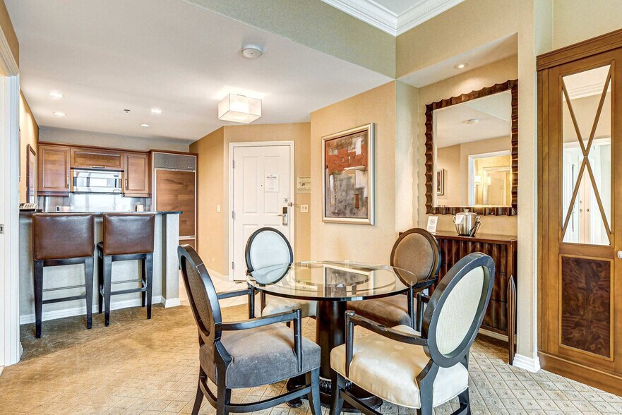 Building Photo - 4381 W Flamingo Rd