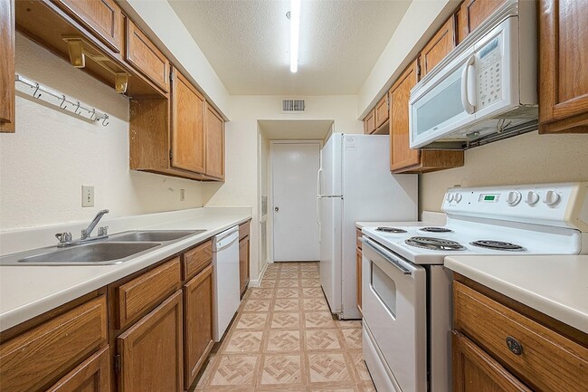 Building Photo - 6606 De Moss Dr