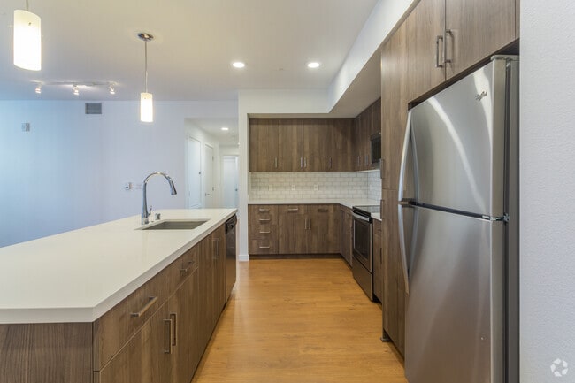Interior Photo - 6tenEast