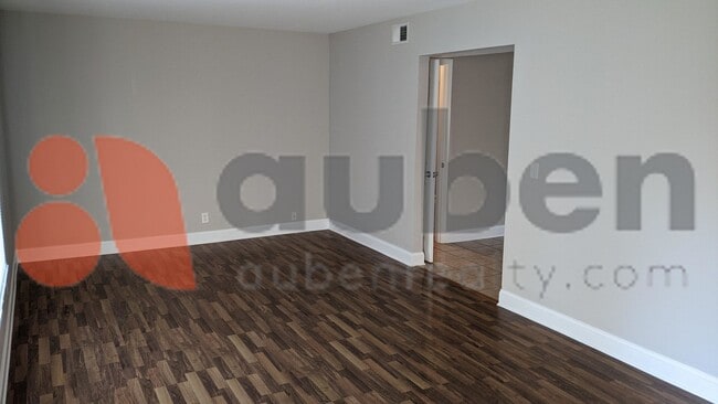 Building Photo - 4 Bedroom 2 Bathroom! Pet Friendly! Ask about our move-in specials! Housing Voucher Accepted!