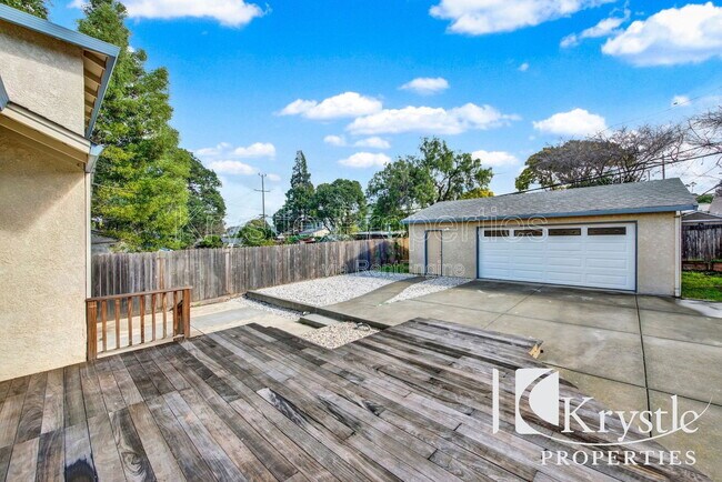 Building Photo - 2420 Alameda St