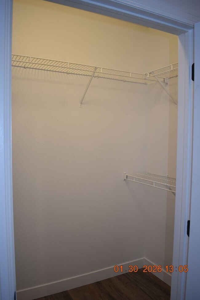 Building Photo - Beautiful Ground Floor Condo in Falling Water Condominiums!!