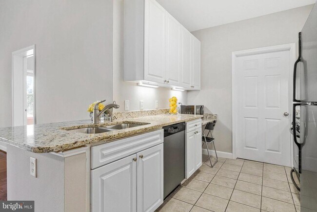 Building Photo - 501 Hungerford Dr
