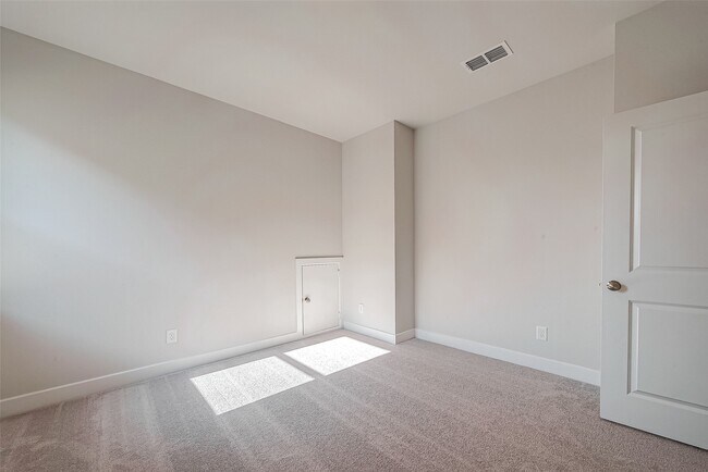 Building Photo - 21711 Emerton Cres Wy