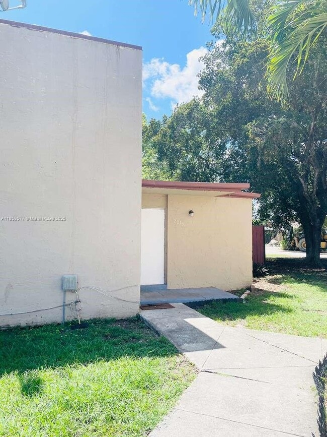Building Photo - 20131 SW 123rd Dr
