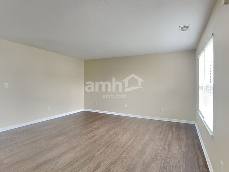 Building Photo - 38 E Flat Rock Dr