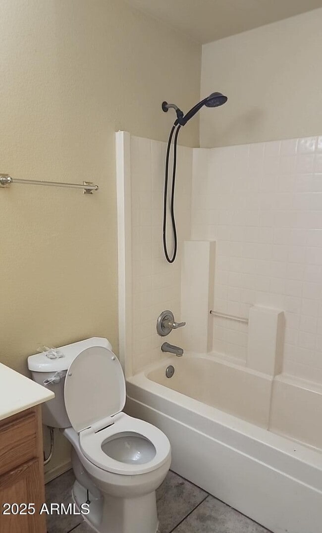 Building Photo - 914 E Monterey St