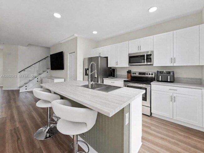 Building Photo - 25545 SW 109th Ave