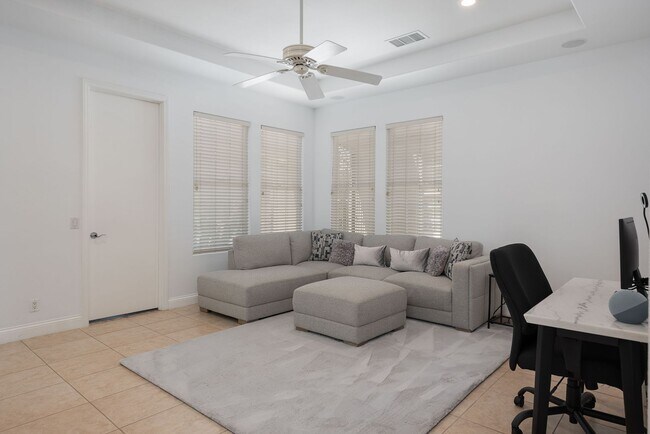 Building Photo - 45 Vista Encantada