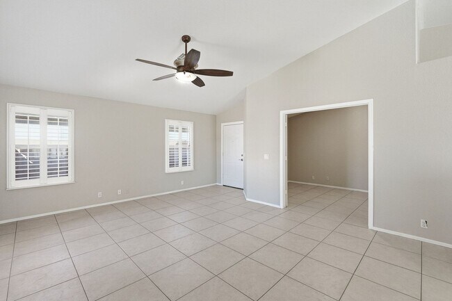 Building Photo - Three bedrooms PLUS Den! Ready to Move In