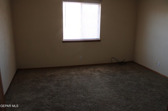 Building Photo - 704 Springfire Dr