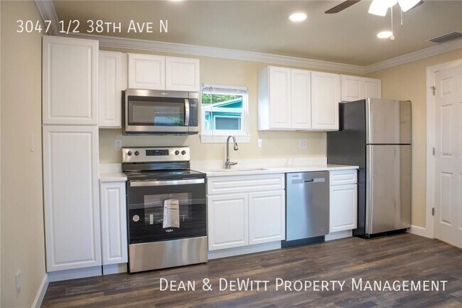 Building Photo - 3047 1/2 38th Ave N-