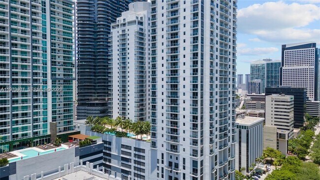 Building Photo - 1060 Brickell Ave