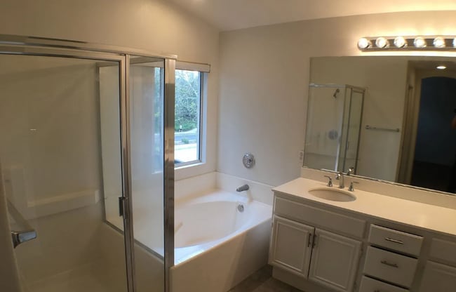 Building Photo - 4BR/3BA in Desirable Vail Ranch – Fireplace, Lofty Primary Suite & 3-Car Garage