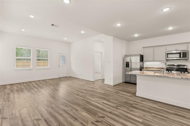 Building Photo - 16783 N Marie Vlg Dr