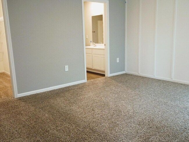Building Photo - 2816 Buck Creek Pl