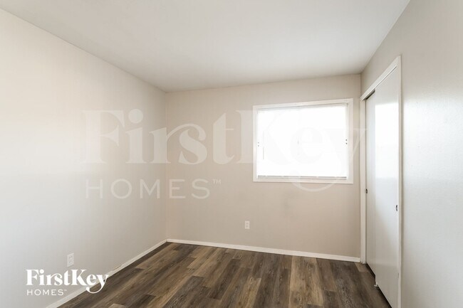 Building Photo - 440 Durwood Dr
