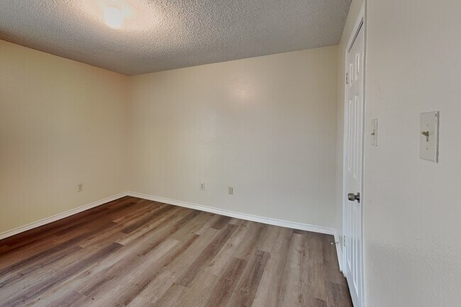 Building Photo - 3405 Republic Dr