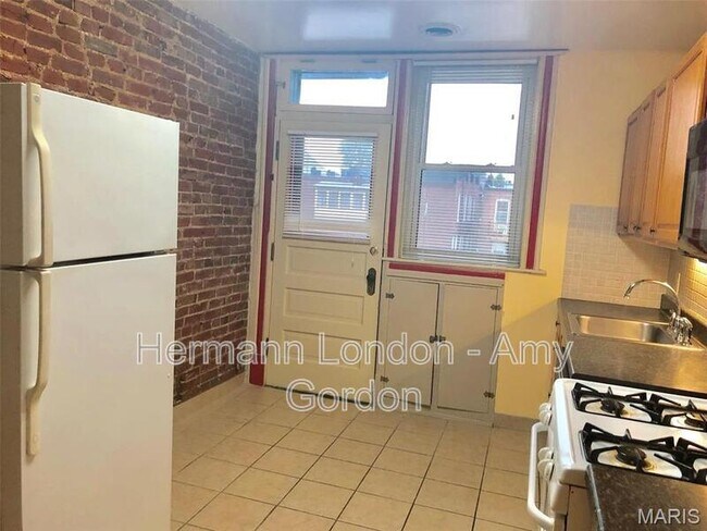 Building Photo - 3918 Flad Ave