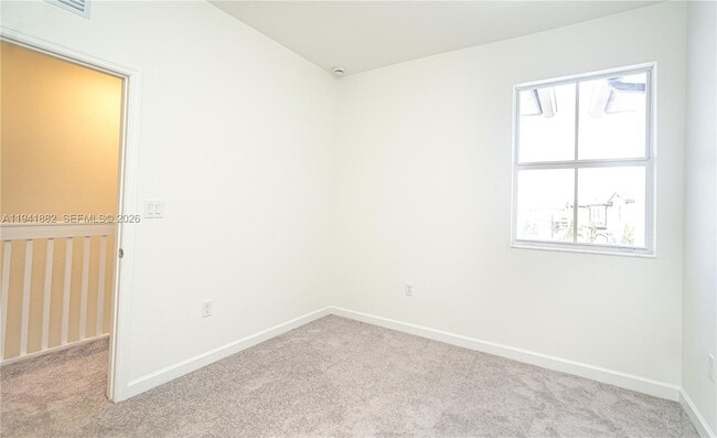 Building Photo - 2646 SE 27th Dr